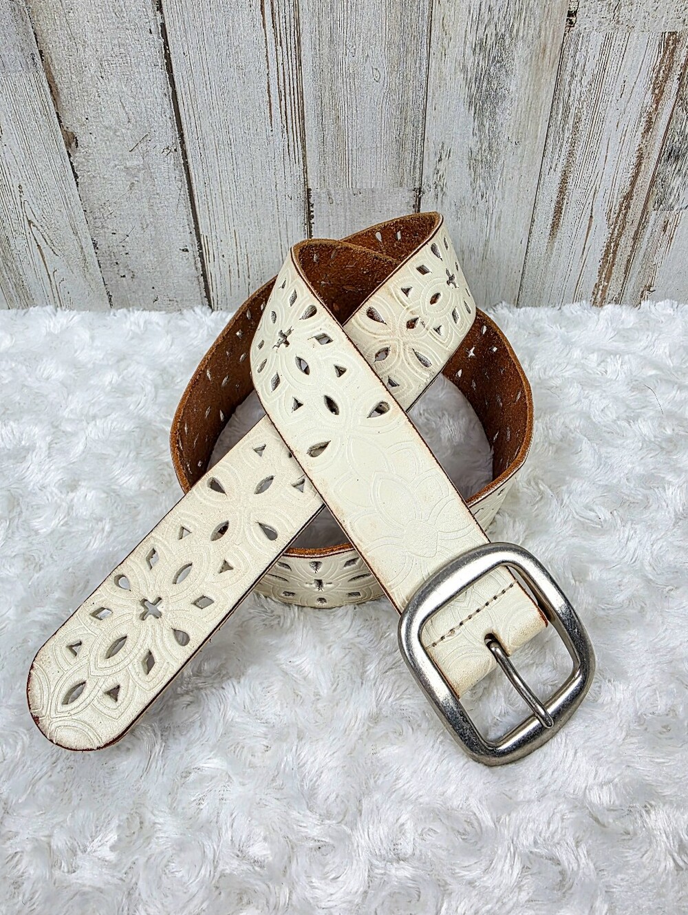 Fossil Cream Leather Belt with Floral Cutouts and Silver Buckle Size Medium